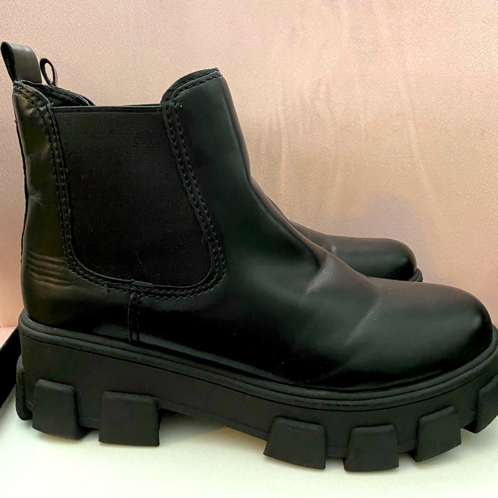 Sam Edelman platform Chelsea boots.